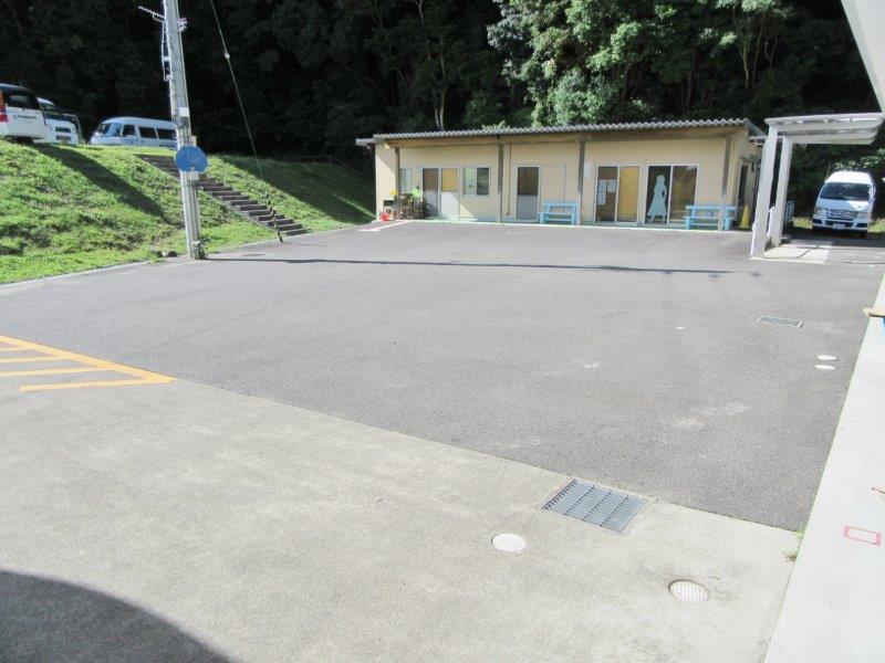 前庭・学童クラブ（奥建物）